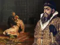Iwan IV Groźny w szale żalu obejmuje rannego syna. Obok, groźny car w bogatym stroju.