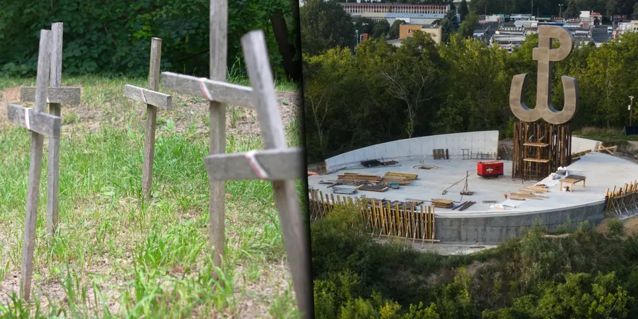 Drewniane krzyże na trawie i symbol Polski Walczącej w budowie. Park Akcji "Burza" upamiętnia bohaterów.