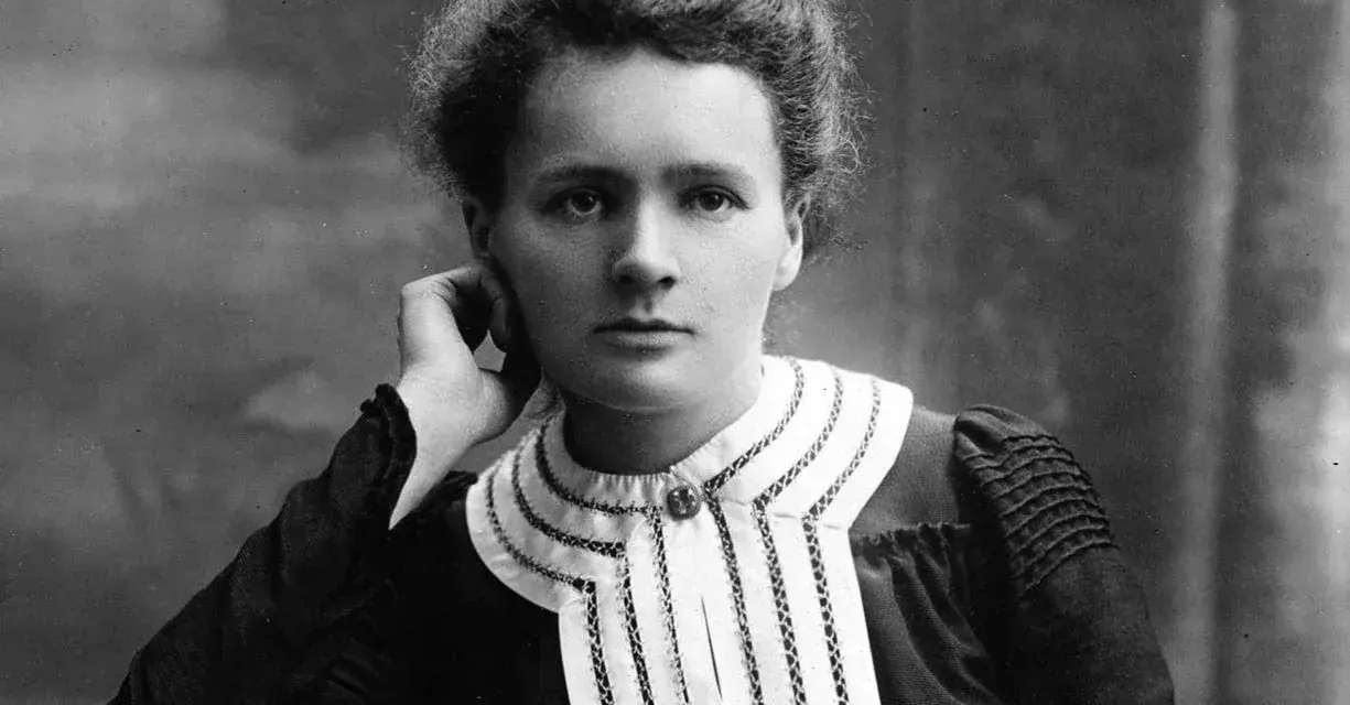 Portret Marii Skłodowskiej-Curie, naukowczyni, która odkryła polon i rad. Najważniejsze informacje o jej życiu i pracy.