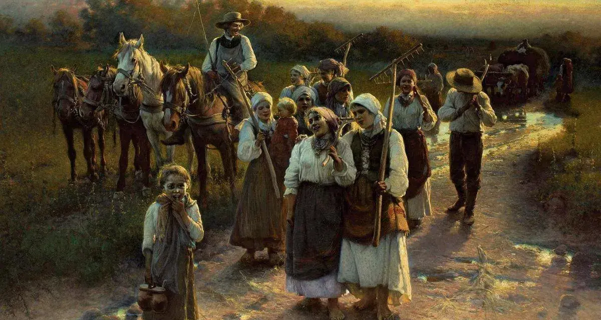 Grupa ludzi wraca z pola, niosąc narzędzia. Widać konie i wóz. Obraz przypomina czasy, kiedy zniesiono pańszczyznę w Polsce.
