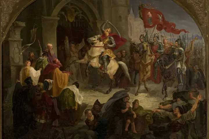 Bolesław Chrobry na koniu, w koronie i czerwonym płaszczu, z mieczem wzniesionym ku górze, w otoczeniu rycerzy i ludu.