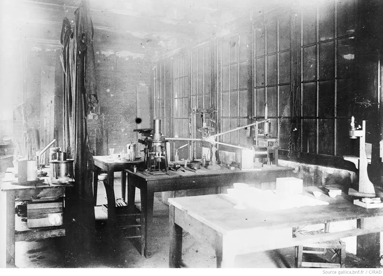 Laboratorium Marii Skłodowskiej-Curie, gdzie dokonywała przełomowych odkryć. Najważniejsze informacje o jej pracy.