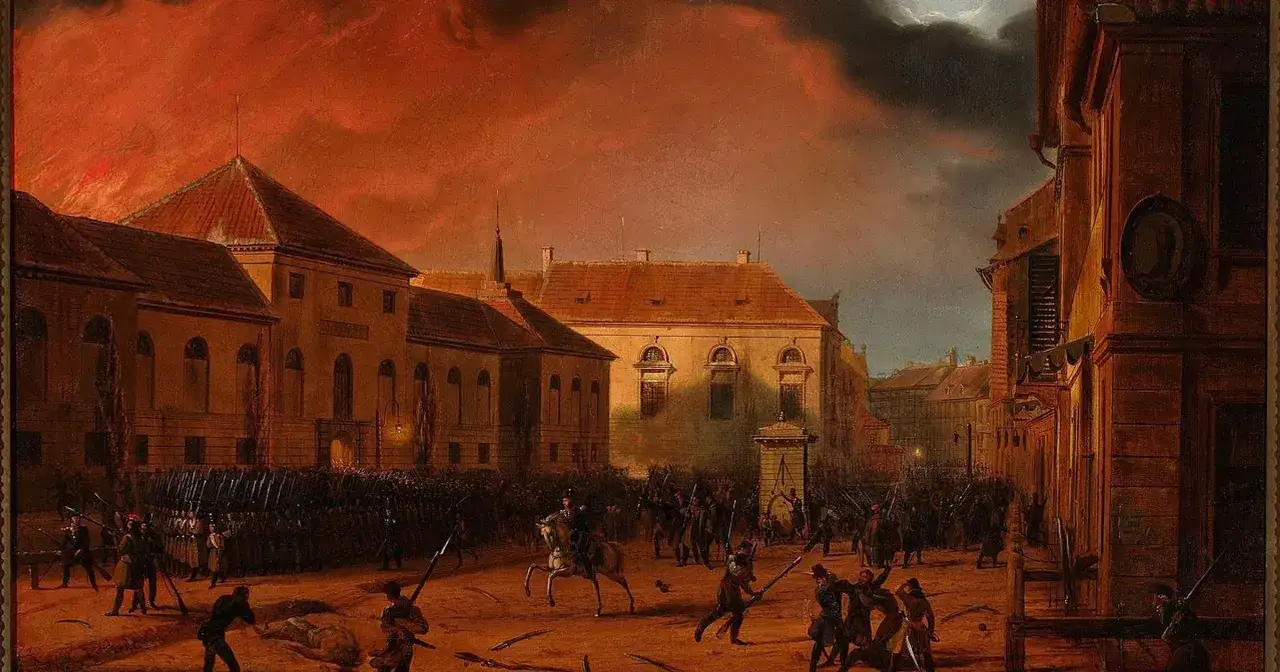 Scena bitwy, żołnierze walczący na ulicy, budynki w tle, dramatyczne niebo. Obraz ilustruje przyczyny upadku powstania listopadowego.