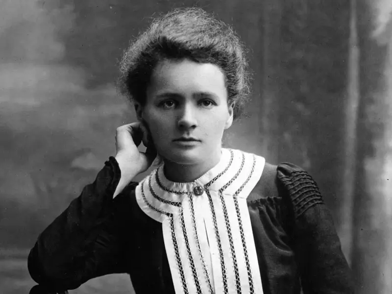 Portret Marii Skłodowskiej-Curie, naukowczyni, która odkryła polon i rad. Najważniejsze informacje o jej życiu i pracy.